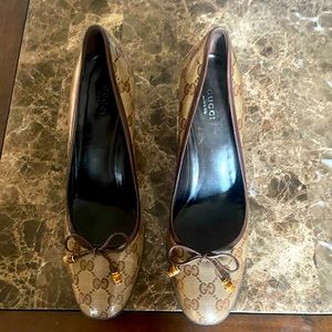 Authentic Monogram Gucci Pumps. Excellent condition. Worn once.